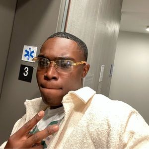 Meet your Posher, Antowine